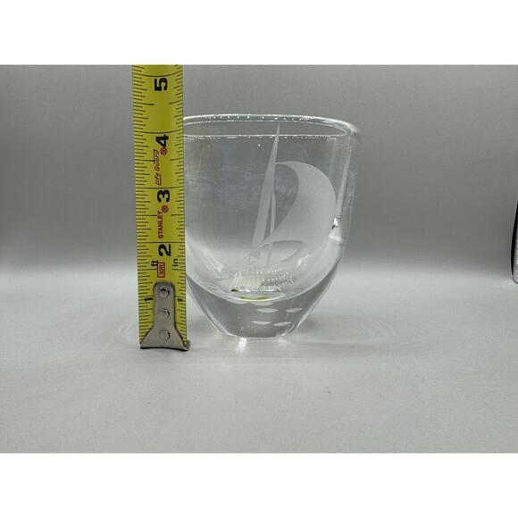 Vintage SIGNED Kosta LG 235 Clear Art Glass Vase Engraved Boat Decoration - Picture 9 of 11